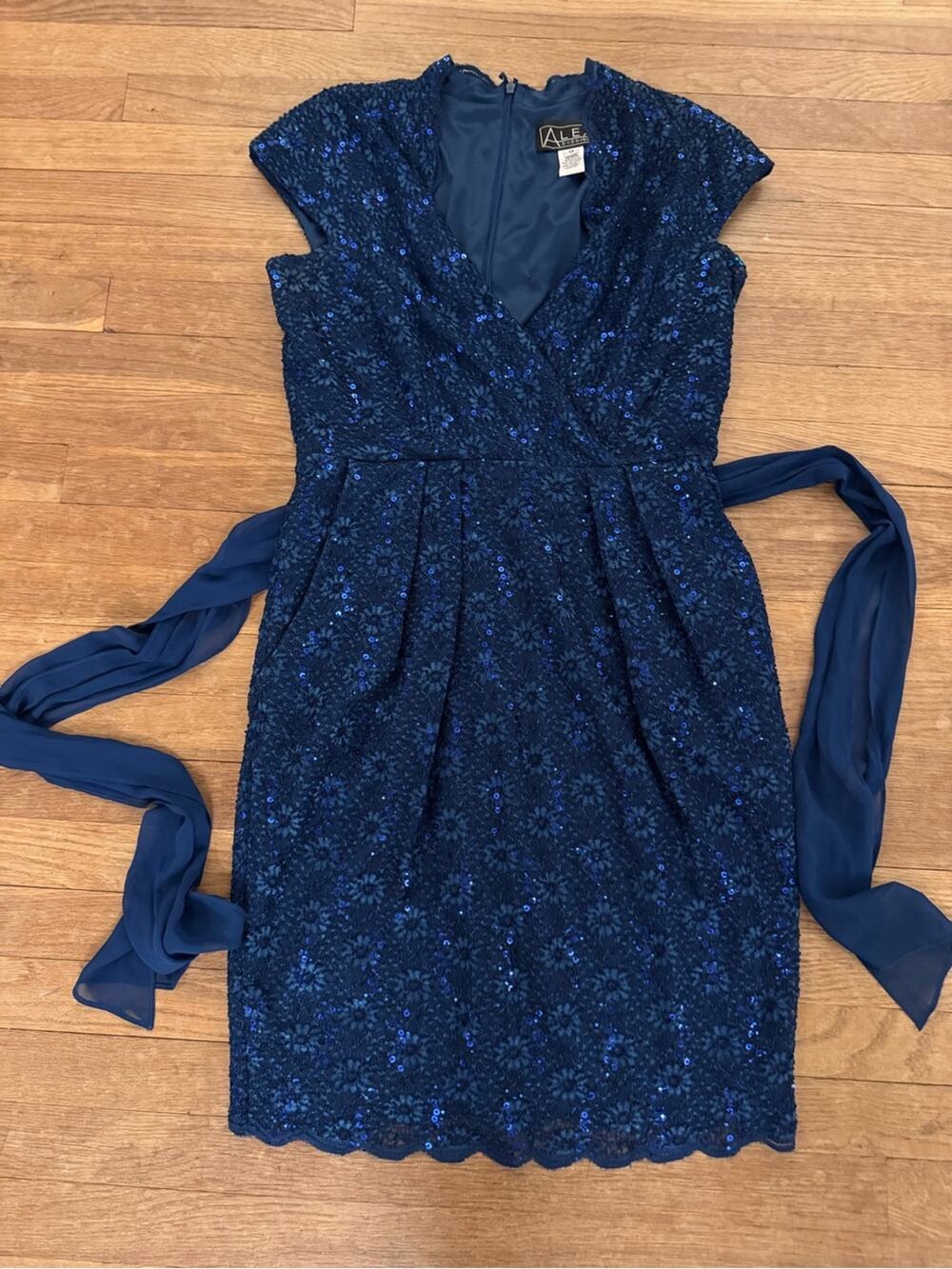 Alex Evenings Women's Teal Knee Length Sheath Dress - Size 12
b94